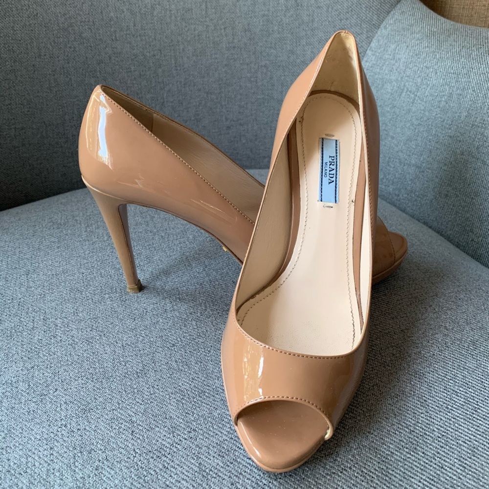 🎁SALE🎁 Prada Patent Leather open-toe pumps